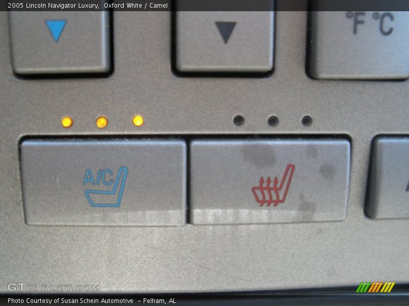 Oxford White / Camel 2005 Lincoln Navigator Luxury