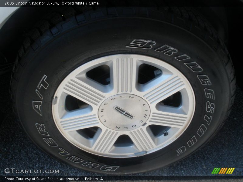 Oxford White / Camel 2005 Lincoln Navigator Luxury