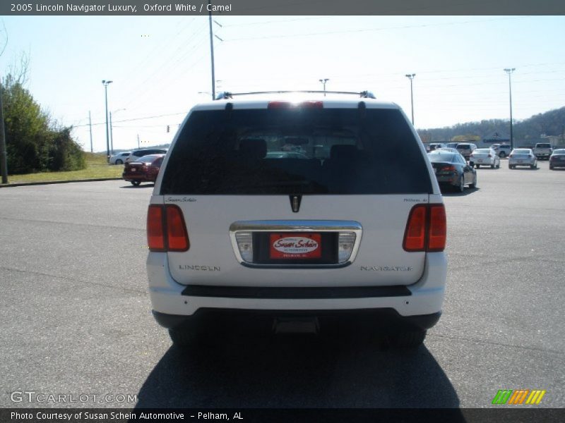 Oxford White / Camel 2005 Lincoln Navigator Luxury