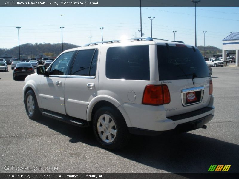 Oxford White / Camel 2005 Lincoln Navigator Luxury