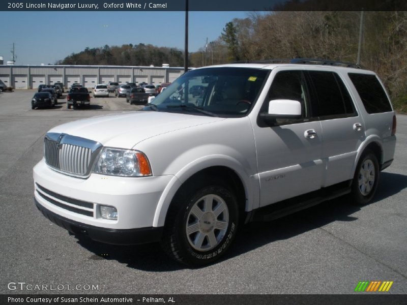 Oxford White / Camel 2005 Lincoln Navigator Luxury