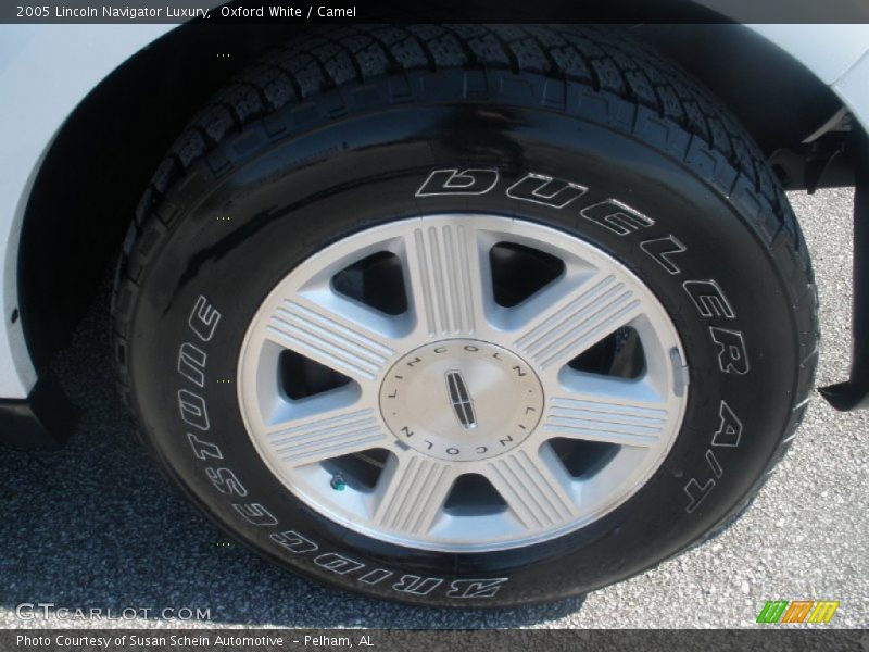 Oxford White / Camel 2005 Lincoln Navigator Luxury