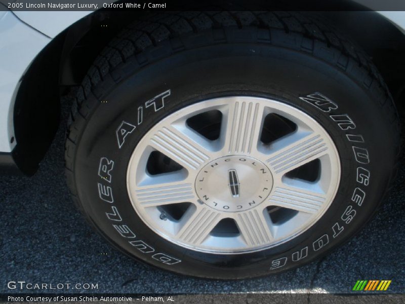 Oxford White / Camel 2005 Lincoln Navigator Luxury