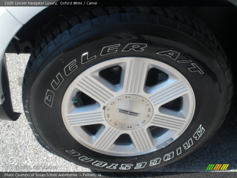 Oxford White / Camel 2005 Lincoln Navigator Luxury