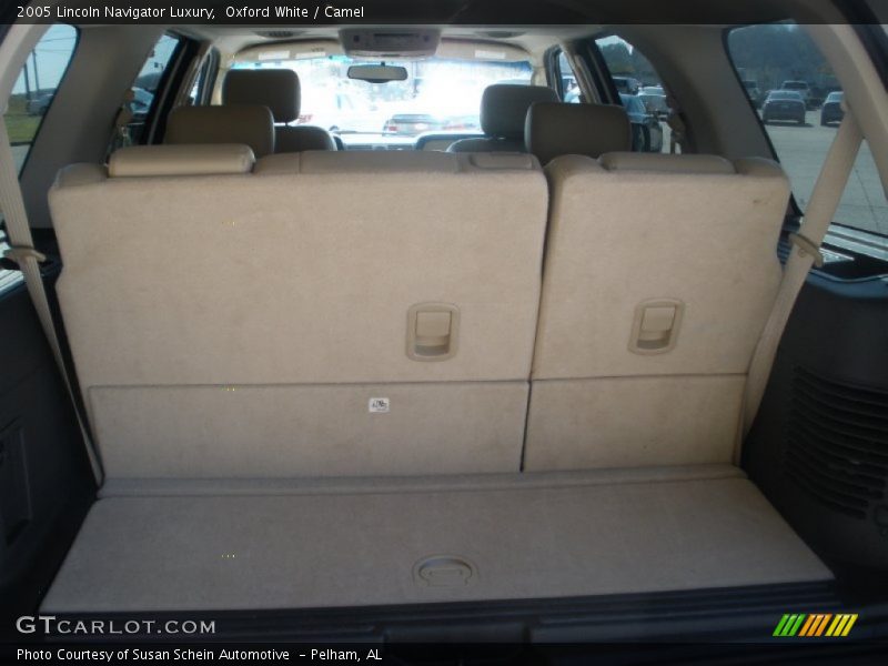 Oxford White / Camel 2005 Lincoln Navigator Luxury