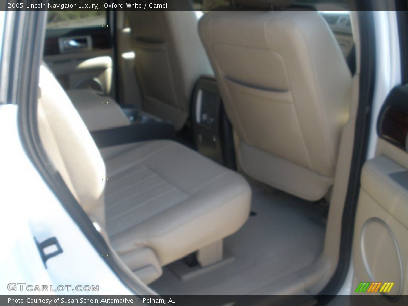 Oxford White / Camel 2005 Lincoln Navigator Luxury