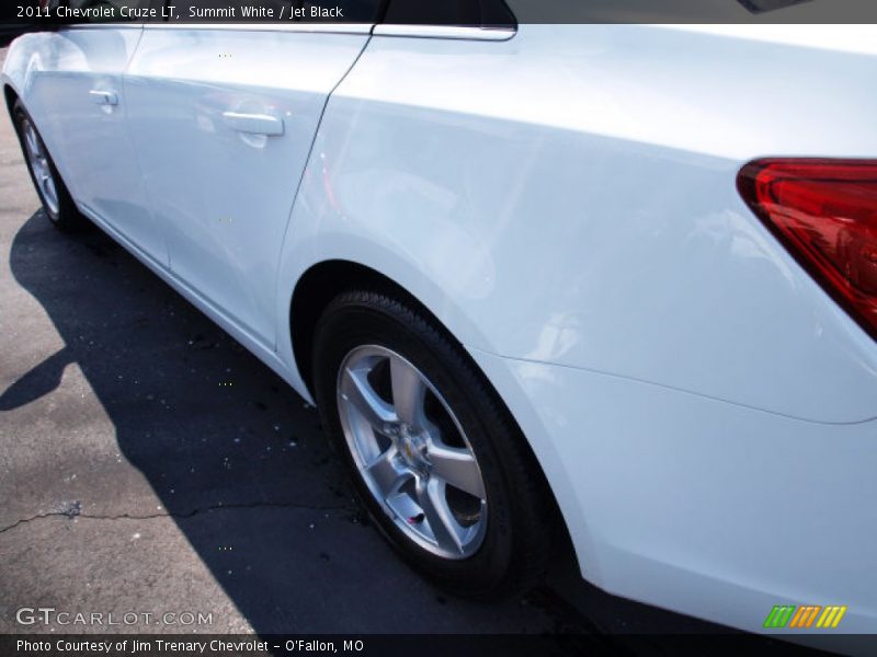Summit White / Jet Black 2011 Chevrolet Cruze LT