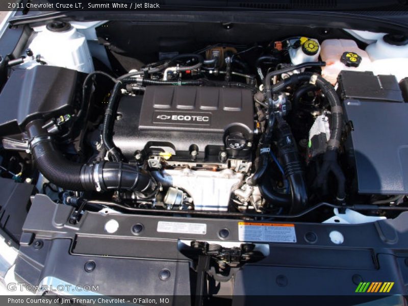 Summit White / Jet Black 2011 Chevrolet Cruze LT