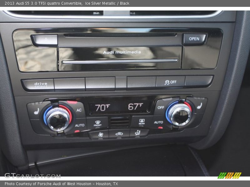 Controls of 2013 S5 3.0 TFSI quattro Convertible