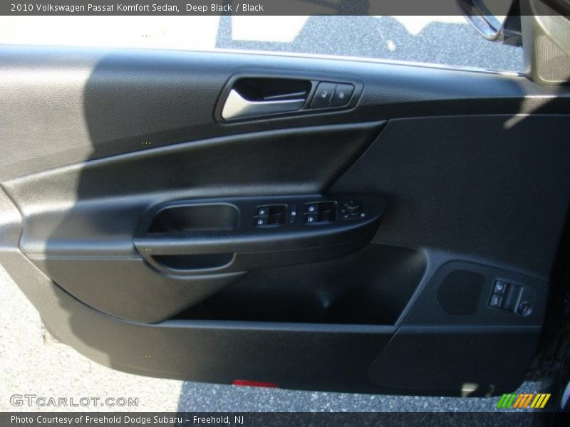 Deep Black / Black 2010 Volkswagen Passat Komfort Sedan