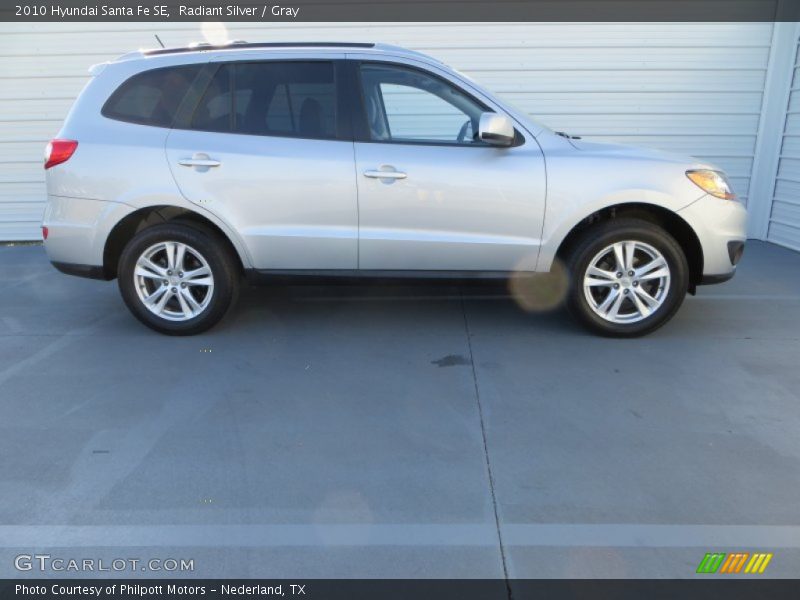 Radiant Silver / Gray 2010 Hyundai Santa Fe SE