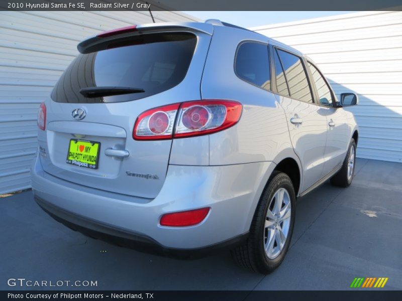 Radiant Silver / Gray 2010 Hyundai Santa Fe SE