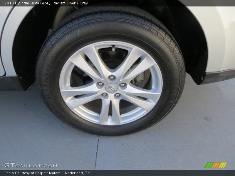 Radiant Silver / Gray 2010 Hyundai Santa Fe SE
