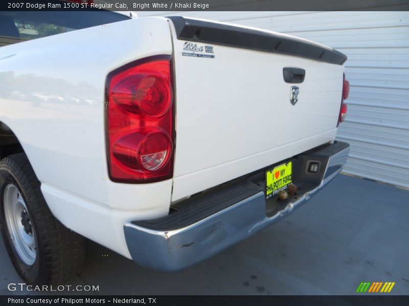 Bright White / Khaki Beige 2007 Dodge Ram 1500 ST Regular Cab