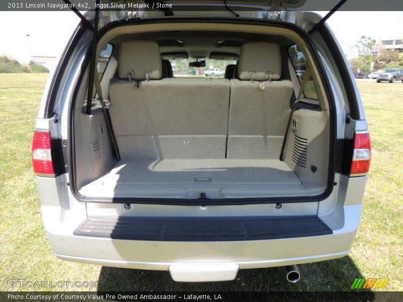  2013 Navigator 4x2 Trunk