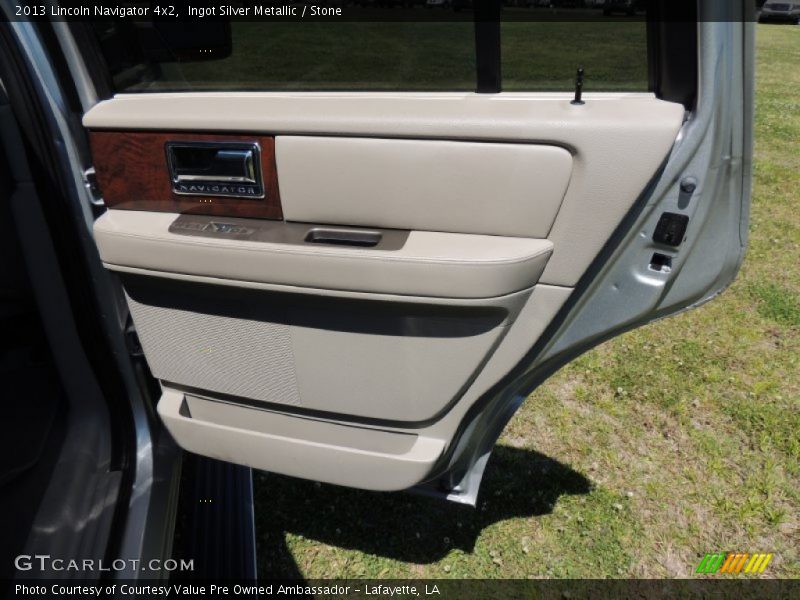 Door Panel of 2013 Navigator 4x2