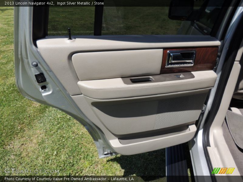 Door Panel of 2013 Navigator 4x2