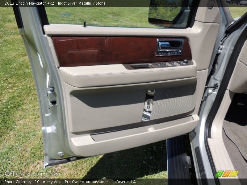 Door Panel of 2013 Navigator 4x2