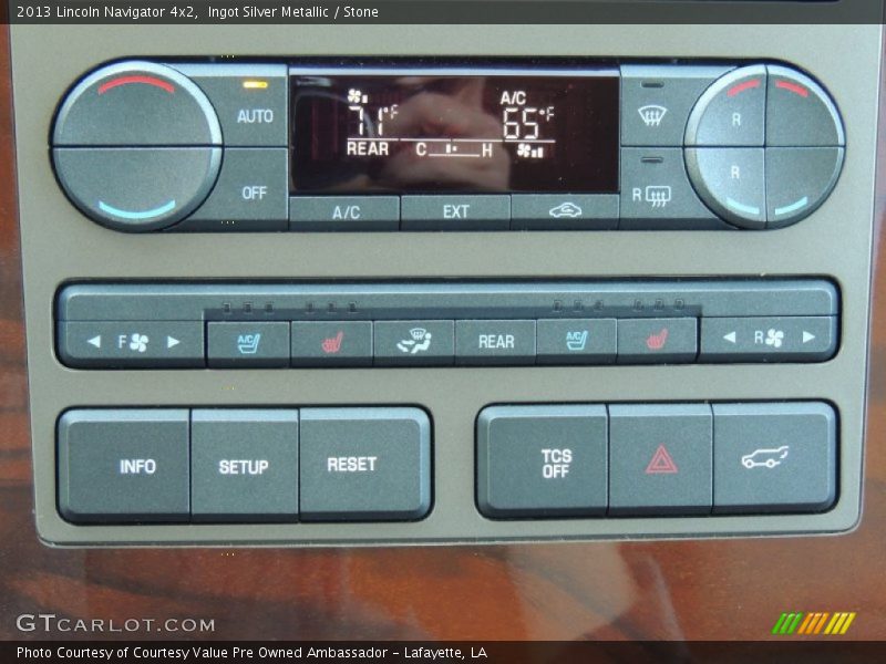 Controls of 2013 Navigator 4x2