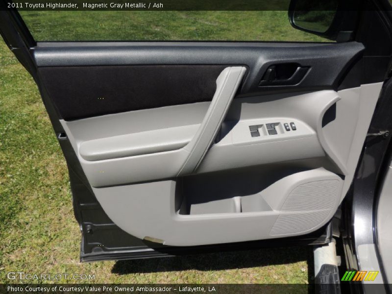 Magnetic Gray Metallic / Ash 2011 Toyota Highlander