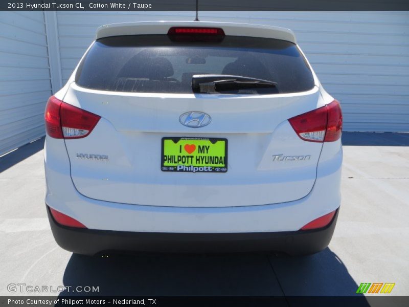 Cotton White / Taupe 2013 Hyundai Tucson GL