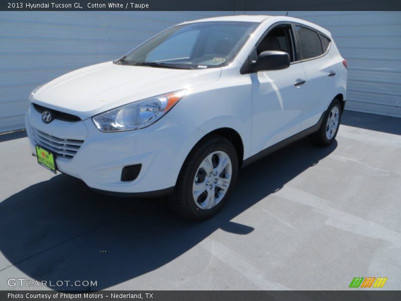 Cotton White / Taupe 2013 Hyundai Tucson GL