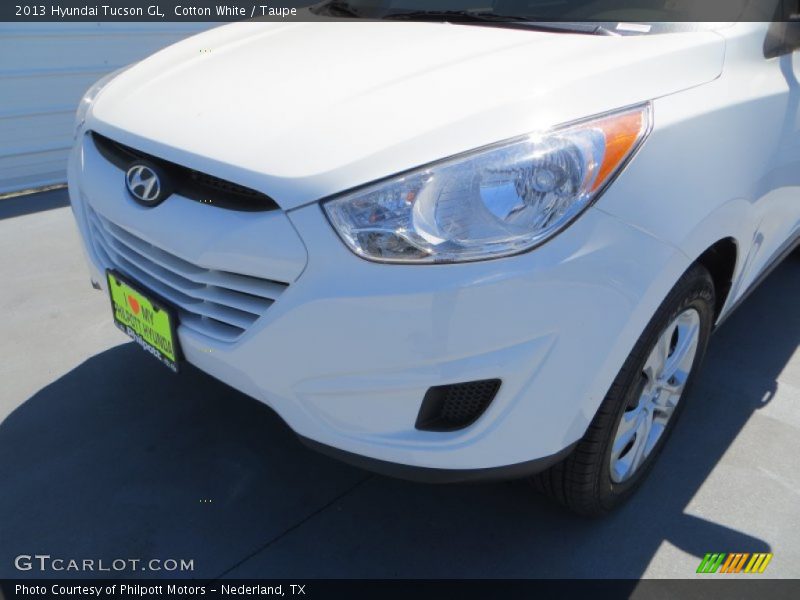 Cotton White / Taupe 2013 Hyundai Tucson GL