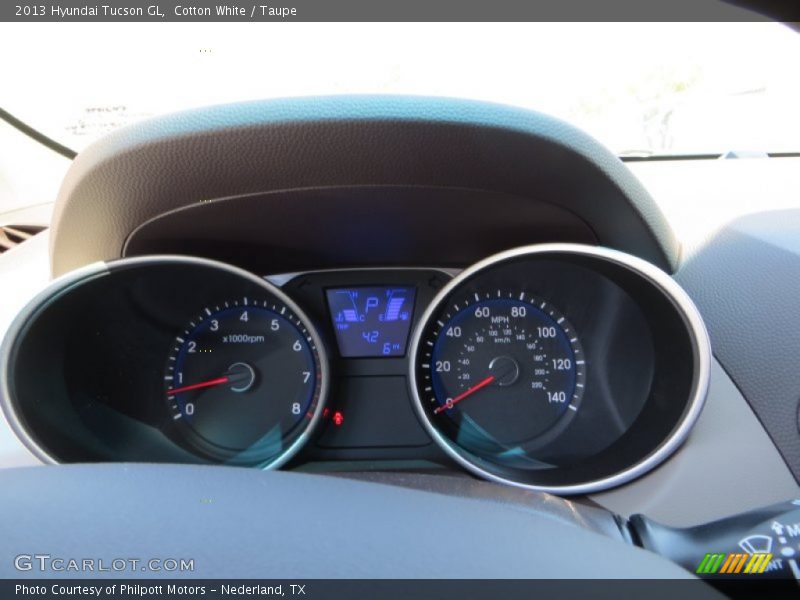 Cotton White / Taupe 2013 Hyundai Tucson GL