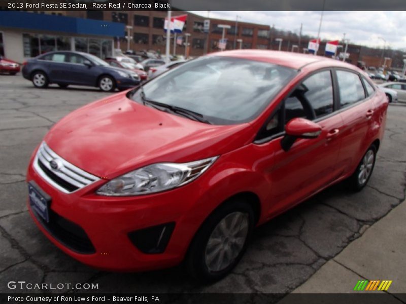 Race Red / Charcoal Black 2013 Ford Fiesta SE Sedan