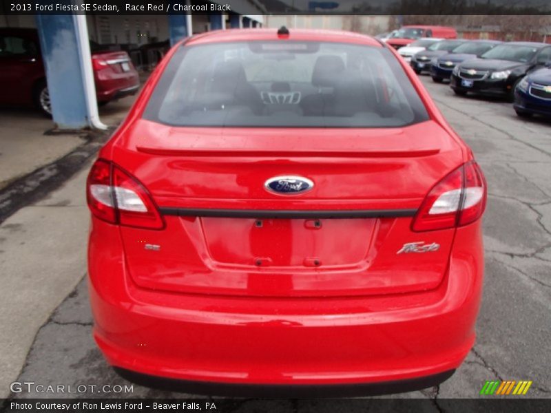 Race Red / Charcoal Black 2013 Ford Fiesta SE Sedan