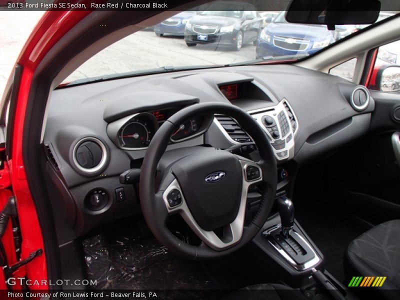 Race Red / Charcoal Black 2013 Ford Fiesta SE Sedan