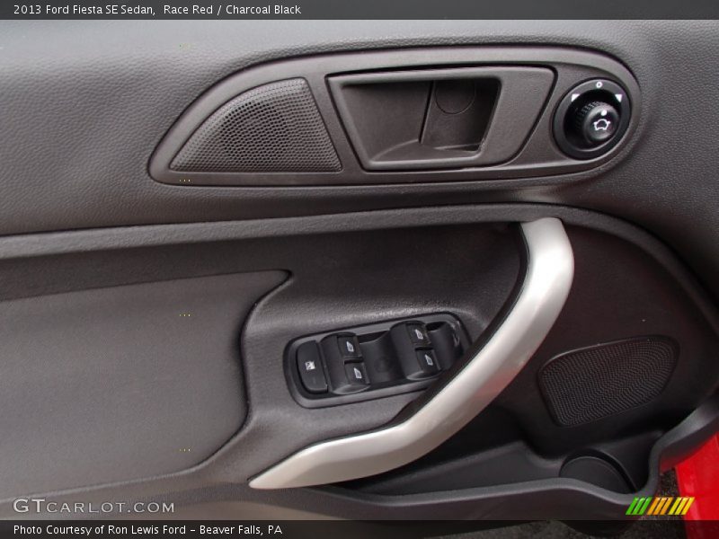 Race Red / Charcoal Black 2013 Ford Fiesta SE Sedan