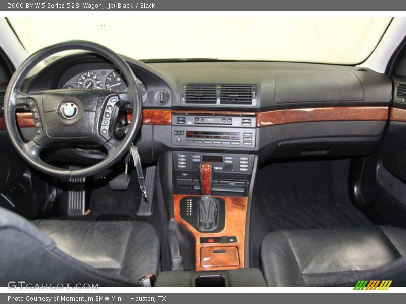Dashboard of 2000 5 Series 528i Wagon
