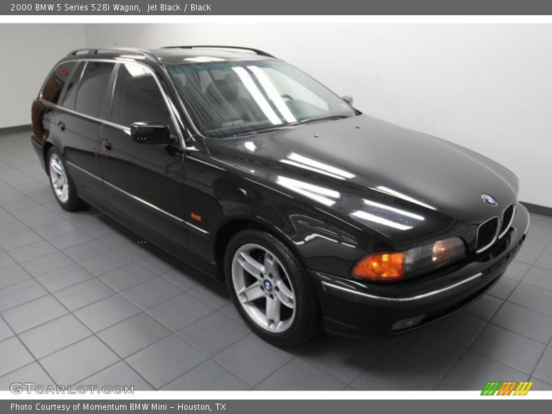 Front 3/4 View of 2000 5 Series 528i Wagon