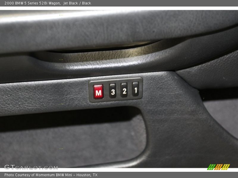 Controls of 2000 5 Series 528i Wagon