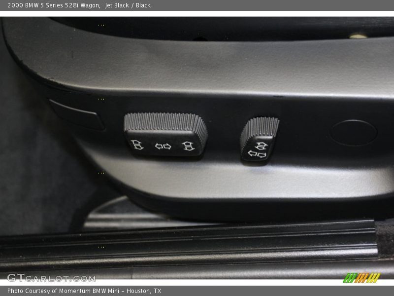 Controls of 2000 5 Series 528i Wagon