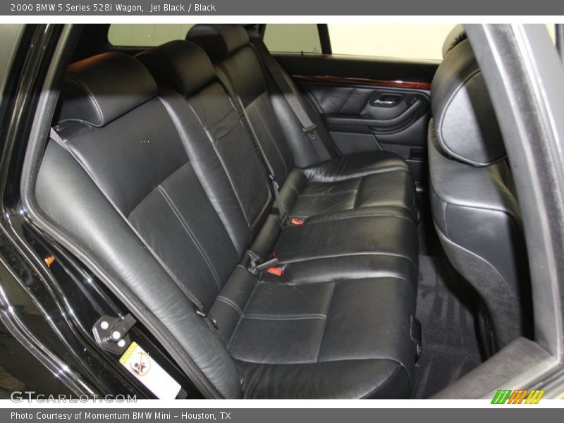 Rear Seat of 2000 5 Series 528i Wagon