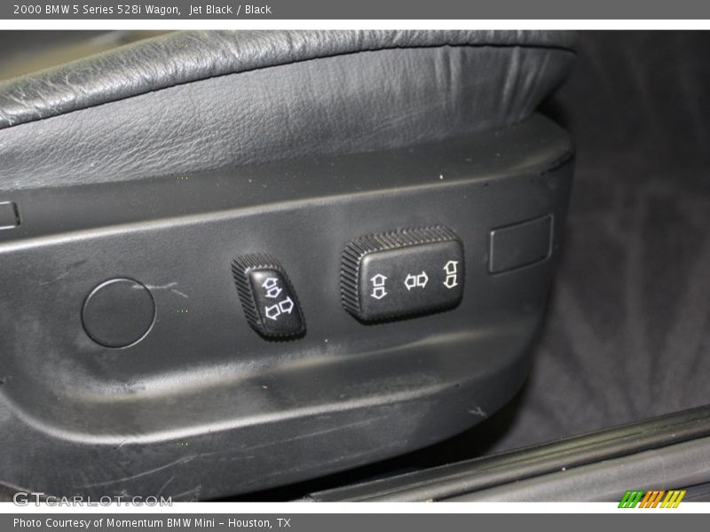 Controls of 2000 5 Series 528i Wagon