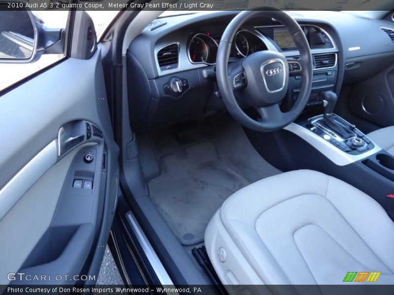 Dashboard of 2010 A5 3.2 quattro Coupe