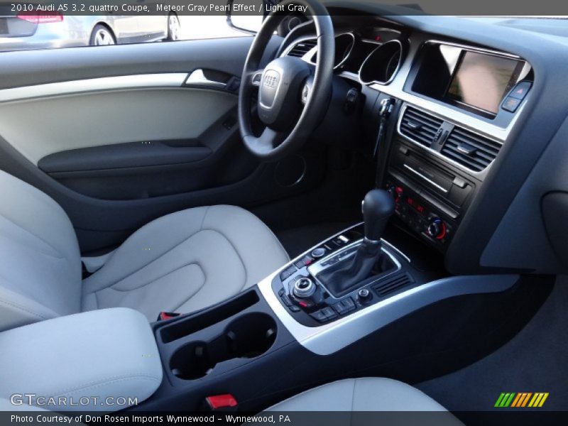 Dashboard of 2010 A5 3.2 quattro Coupe
