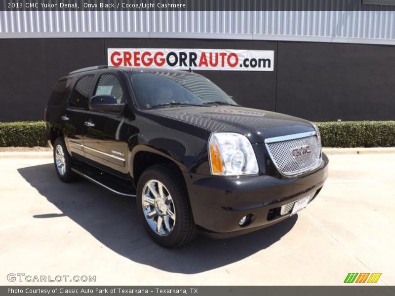 Onyx Black / Cocoa/Light Cashmere 2013 GMC Yukon Denali