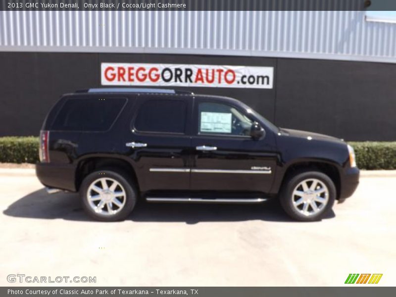 Onyx Black / Cocoa/Light Cashmere 2013 GMC Yukon Denali