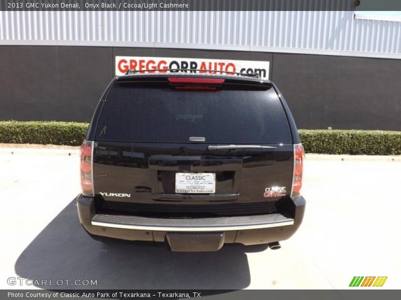 Onyx Black / Cocoa/Light Cashmere 2013 GMC Yukon Denali