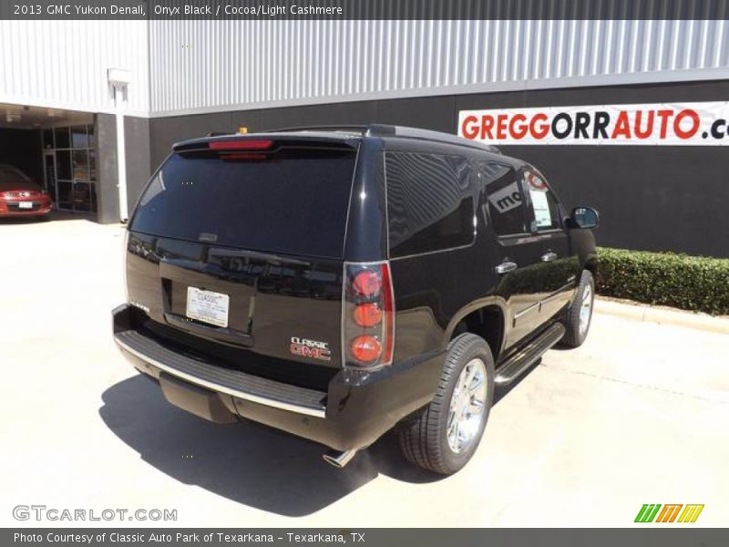 Onyx Black / Cocoa/Light Cashmere 2013 GMC Yukon Denali