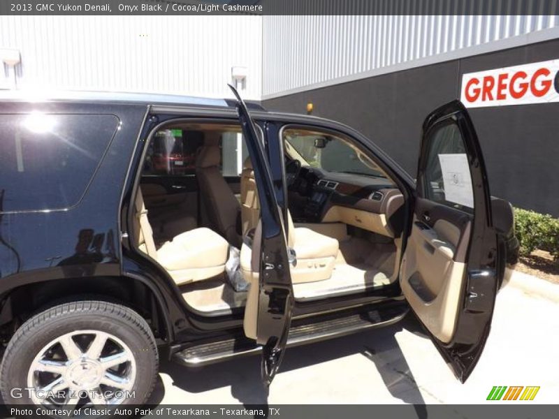 Onyx Black / Cocoa/Light Cashmere 2013 GMC Yukon Denali