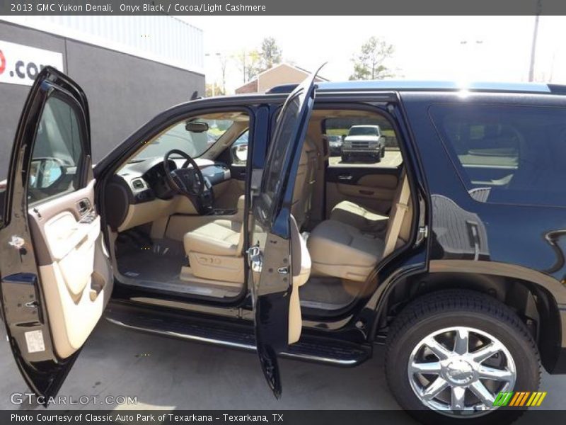 Onyx Black / Cocoa/Light Cashmere 2013 GMC Yukon Denali