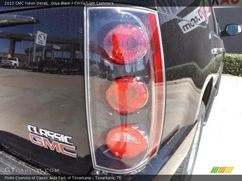 Onyx Black / Cocoa/Light Cashmere 2013 GMC Yukon Denali