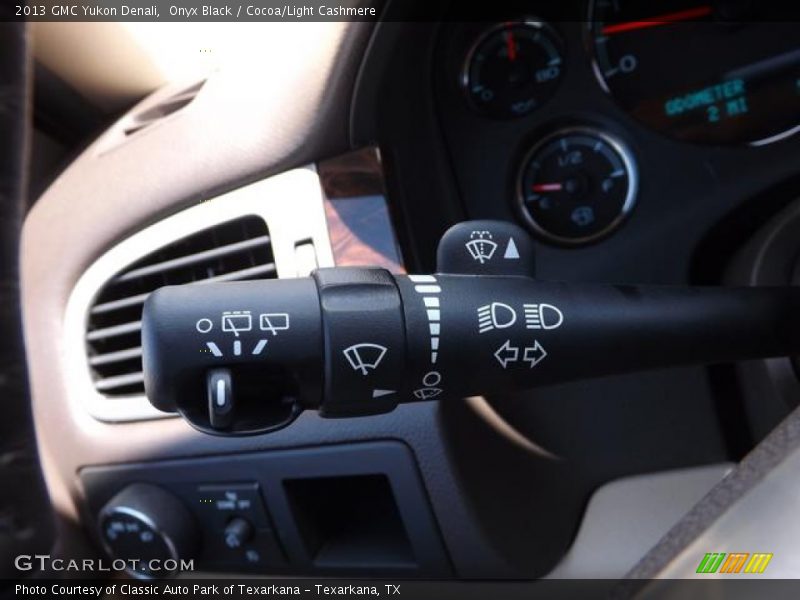 Onyx Black / Cocoa/Light Cashmere 2013 GMC Yukon Denali