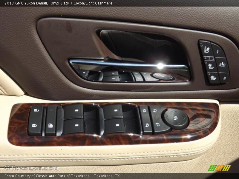 Onyx Black / Cocoa/Light Cashmere 2013 GMC Yukon Denali