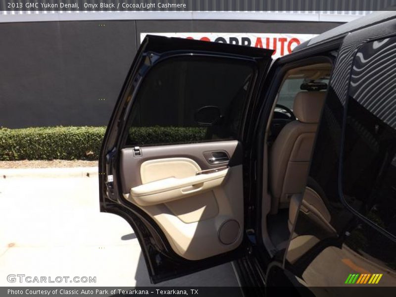 Onyx Black / Cocoa/Light Cashmere 2013 GMC Yukon Denali
